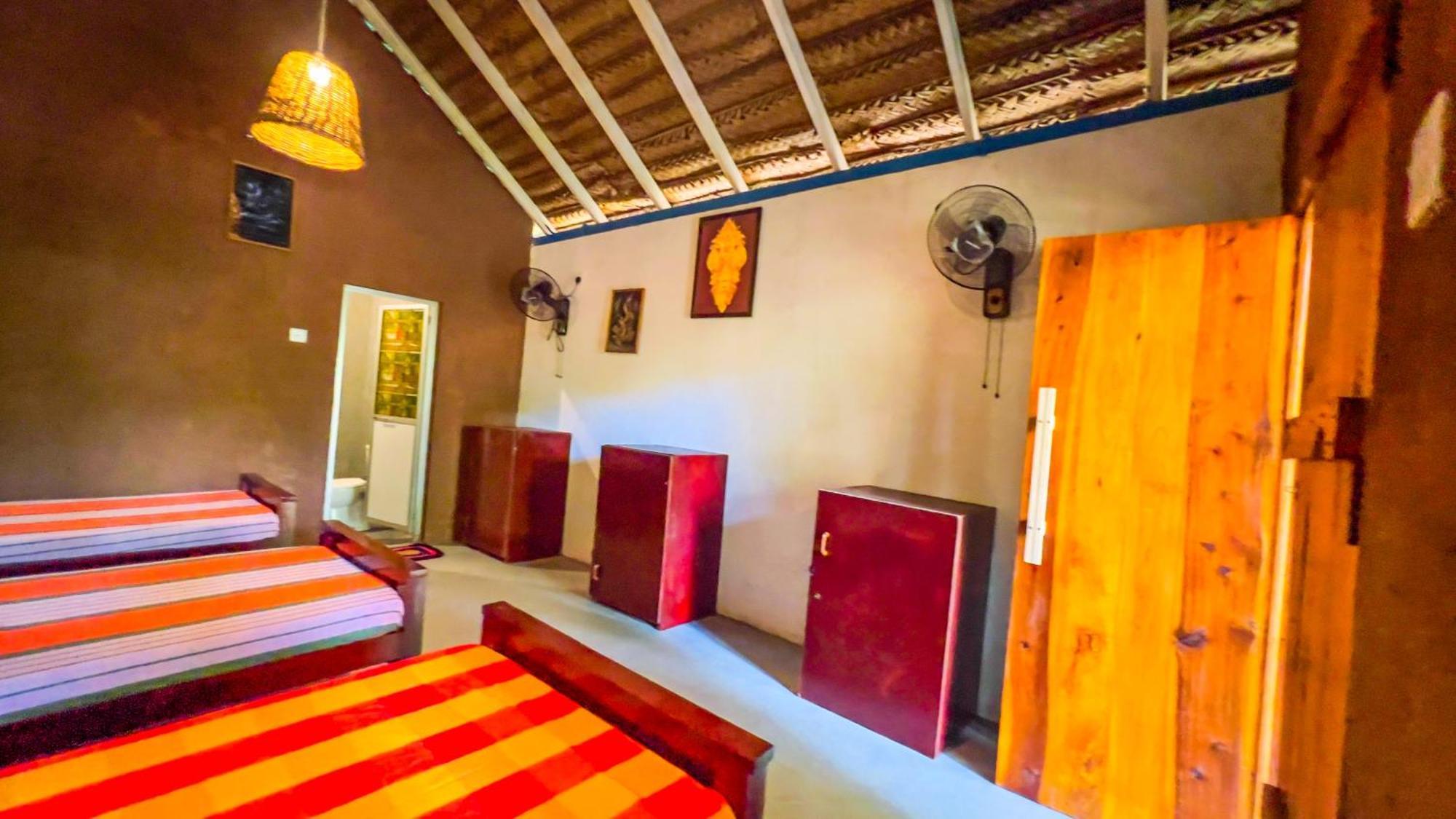 Jungle Host Hostel And Tree House Сигирия Экстерьер фото