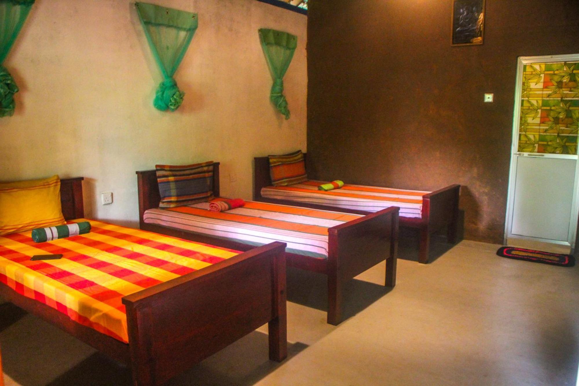 Jungle Host Hostel And Tree House Сигирия Экстерьер фото